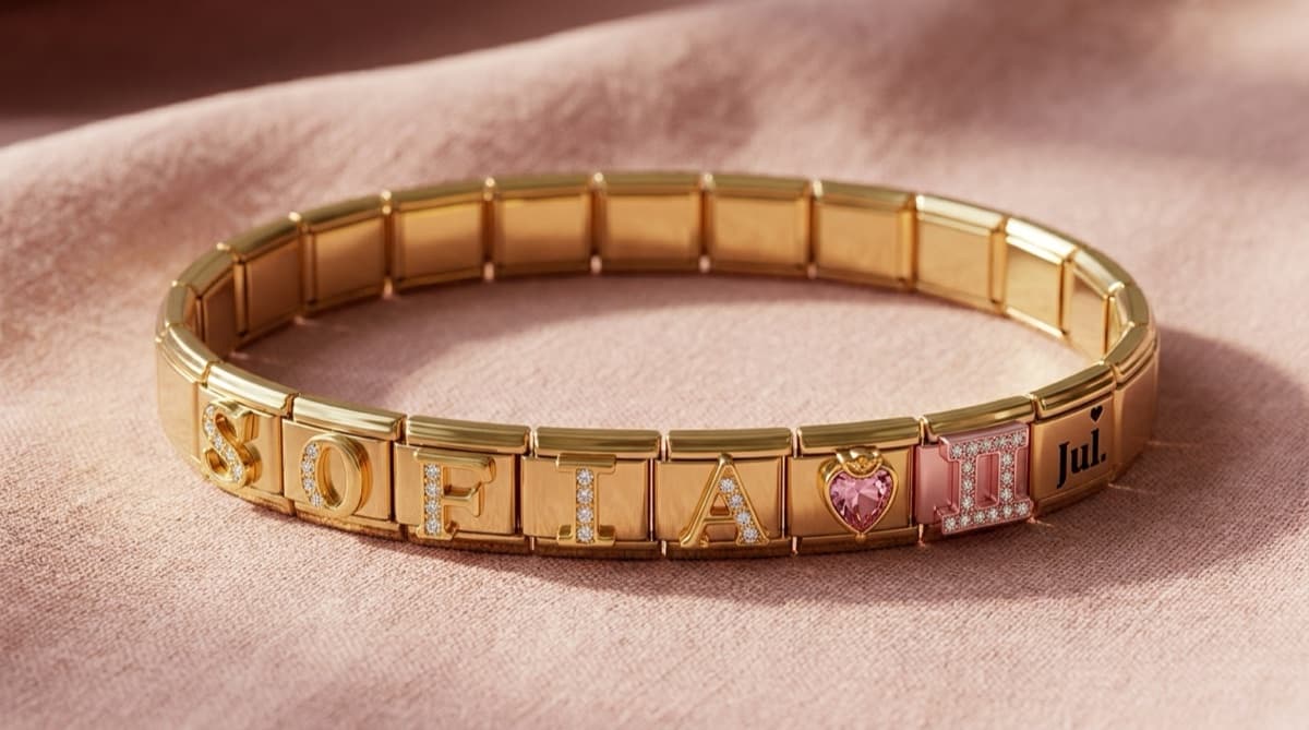 Geschenk-Set: ein goldenes italienisches Charm-Armband. Acht Charms, damit ist das Armband gratis