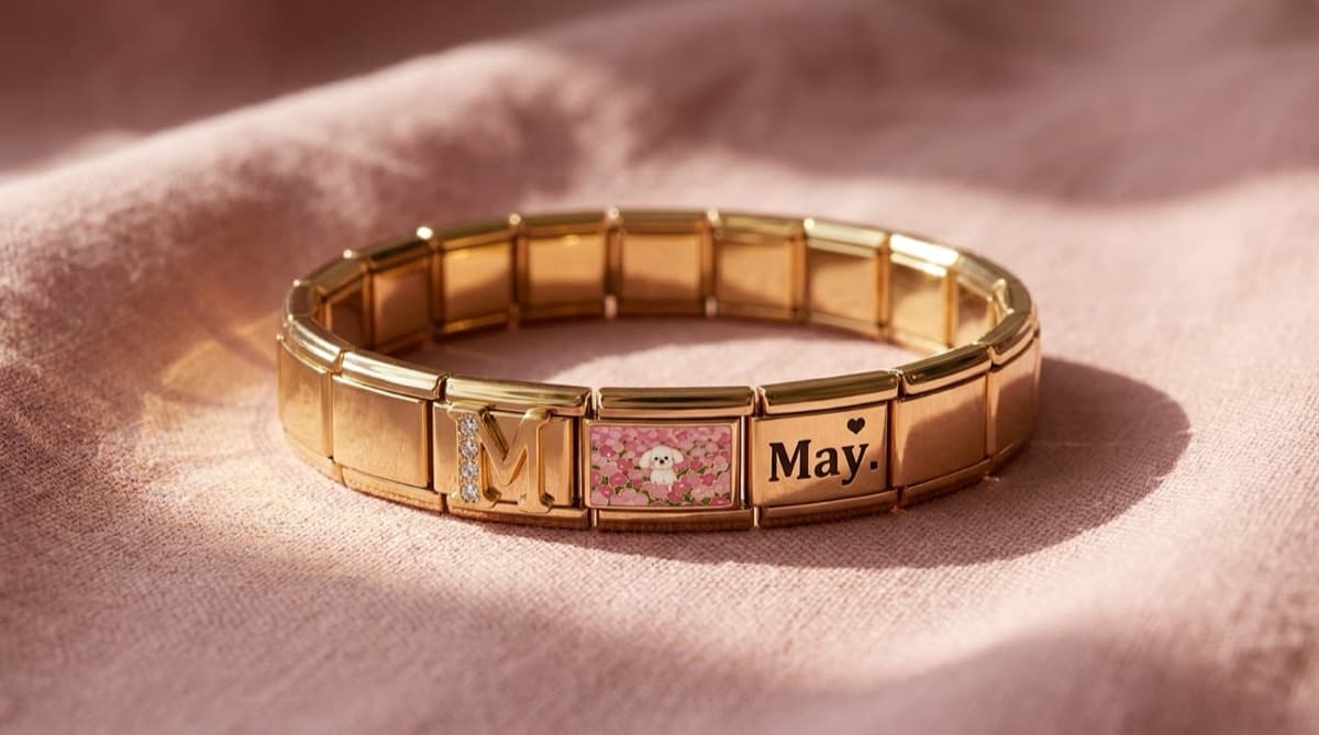 Pack inicio: una pulsera italiana de charms dorada, una pulsera y tres charms para estrenarte